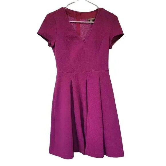 Banana Republic Women's Fuschia Poly/Cotton/Spandex V-Neck Short Sleeve Pleated - Picture 3 of 14
